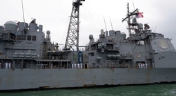 Cận cảnh kho khí tài hiện đại của tàu tuần dương Hải quân Mỹ đang thăm Đà Nẵng