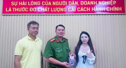 Nữ hành khách Trung Quốc tá hỏa sau khi rời taxi