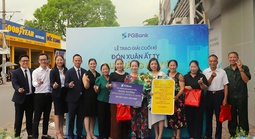 Gần 5 tỉ đồng quà tặng trao khách hàng PGBank trong chương trình ưu đãi tiền gửi