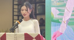 Hoa hậu Nguyễn Thanh Hà trao giải cuộc thi vẽ tranh tại TP HCM