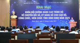 Bình Định rầm rộ đưa cán bộ, công chức, viên chức đi học