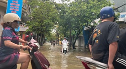 Hình ảnh đường phố Huế "lạ lùng" giữa mùa hè
