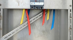Hàng loạt tủ cấp điện bị trộm, nhà thầu lại "khóc thét"