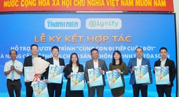 Báo Thanh Niên ký kết hợp tác với Signify Việt Nam đồng hành chương trình“Cùng con đi tiếp cuộc đời"
