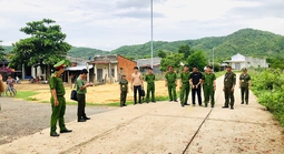 Sau mâu thuẫn, con rể nổ súng nhiều phát vào nhà cha vợ, cướp xe máy bỏ trốn