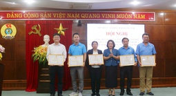 LĐLĐ Quảng Nam tặng bằng khen cho 17 tập thể, 15 cá nhân