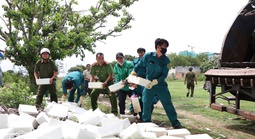 Xử lý hàng trăm viên nén nghi là phôi xà phòng bị đổ trộm sau trường học