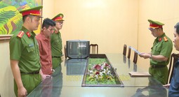 Công an thu giữ 3 tấn hàng giả là khô gà, khô bò, heo cháy tỏi