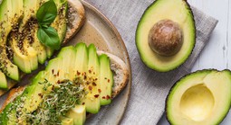 Hai lý do khiến bạn nên ăn 1 quả bơ mỗi ngày