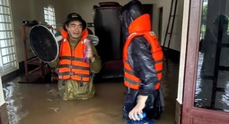 Bão số 1 gây ngập hơn 800 căn nhà, cuốn trôi 1 cầu phao