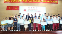 Trao hơn 50 giải thưởng cho học sinh lập trình robot