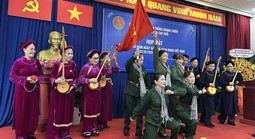 Hát then, múa gáo dừa đầy cảm xúc trong ngày họp mặt khối các nhà báo cao tuổi TP HCM