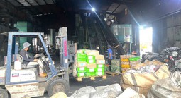 Hình ảnh hơn 30 tấn vú heo, dồi trường, gà ủ muối “bẩn” của một cơ sở kinh doanh 
