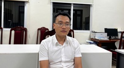 Bắt một phó chủ tịch UBND thị trấn