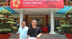 Hình ảnh người dân đi làm thủ tục hành chính ở các phường, xã mới tại Bình Dương
