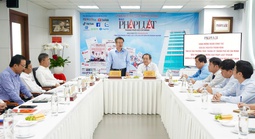 Phó Bí thư Thường trực Thành ủy TP HCM Nguyễn Thanh Nghị chúc mừng các cơ quan báo chí
