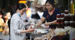 Bộ Công Thương chỉ cách giúp tiểu thương chợ truyền thống bán rau, bán cá… “lên sàn”