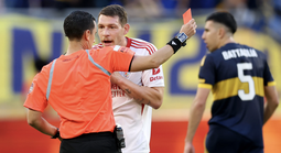 Đại chiến bóng đá Latin, Boca Juniors cầm chân Benfica trận cầu 4 bàn, 3 thẻ đỏ