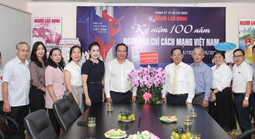 Chủ tịch UBND TP HCM thăm, chúc mừng Báo Người Lao Động