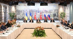 Ukraine - Nga ngồi vào bàn đàm phán sau đòn tấn công dữ dội