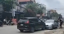 VIDEO: Tài xế Xpander dùng xe mình "ghìm" xe Mercedes có tài xế bất tỉnh trên ghế lái