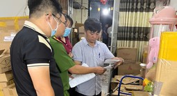 Loạt ảnh Công an TP HCM khám xét 3 địa điểm, bắt 7 người