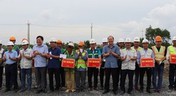 Khẩn trương thi công tuyến cao tốc Cần Thơ - Cà Mau