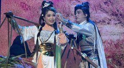 Khán giả trẻ yêu thích vở "Gánh cỏ sông Hàn"