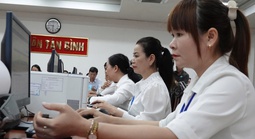 Đúng 8 giờ, ngày 30-6 diễn ra lễ công bố các nghị quyết, quyết định thành lập TP HCM