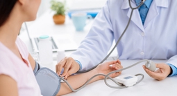 Thi cấp phép hành nghề y toàn quốc để chuẩn hóa năng lực bác sĩ