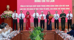 Tổng Bí thư Tô Lâm trao quyết định về việc thành lập Cơ quan Ủy ban Trung ương MTTQ Việt Nam