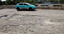 Ban Giao thông phản hồi đường hư quanh hầm chui Nguyễn Văn Linh