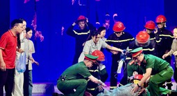 "Hoa Lửa", khi trái tim người lính cháy bằng niềm kiêu hãnh