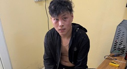 Dùng xe máy Honda làm "mồi nhử" điều nam thanh niên tới chỗ vắng xịt hơi cay để cướp tài sản