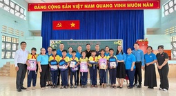 Mang niềm vui đến học sinh xã Bình Khánh và An Thới Đông, TP HCM