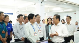 Hình ảnh Chủ tịch UBND TP HCM Nguyễn Văn Được khảo sát tại phường Dĩ An