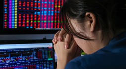 VN-Index lập đỉnh, tài khoản chứng khoán nhiều nhà đầu tư vẫn "chưa về bờ"