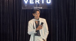 Chiếc Vertu Quantum Flip giá từ 159 triệu đến 2 tỉ đồng có gì?