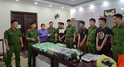 Bắt giữ xe ô tô chở 60 bánh heroin và 37 kg ma túy đá