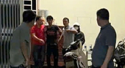 Lâm Đồng: Giải cứu người phụ nữ bị thanh niên "ngáo đá" khống chế