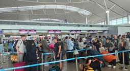 Mua tour trọn gói đi Úc, khách méo mặt vì chuyến bay bị delay… 2 ngày!