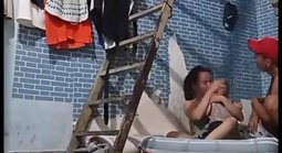 Vụ cô gái ôm con nhỏ bị đánh tới tấp: Đã bắt được “Trung cá chép”