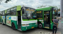 2 xe buýt rượt đuổi, ép nhau văng lên vỉa hè: Tạm đình chỉ công việc 2 tài xế