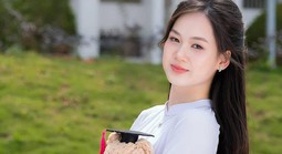 Thủ khoa đạt điểm 30/30 gây "bão" vì xinh như hotgirl
