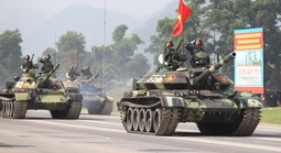 Ngắm xe tăng, tên lửa hợp luyện chuẩn bị cho diễu binh đại lễ 2-9