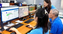 Bão Wipha tiếp tục mạnh lên, quản lý bay họp khẩn