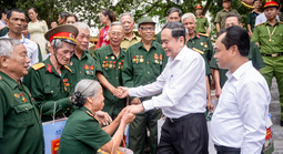 Chủ tịch Quốc hội tri ân người có công tại Thái Nguyên