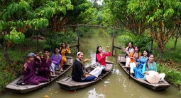 Miền Tây sôi động du lịch hè