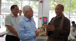 Đoàn Đại biểu Quốc hội TP HCM khảo sát Trung tâm Phục vụ hành chính công phường Phú Mỹ