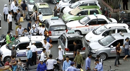 Tài xế taxi "chặt chém", thu tiền trái quy định có thể bị phạt rất nặng